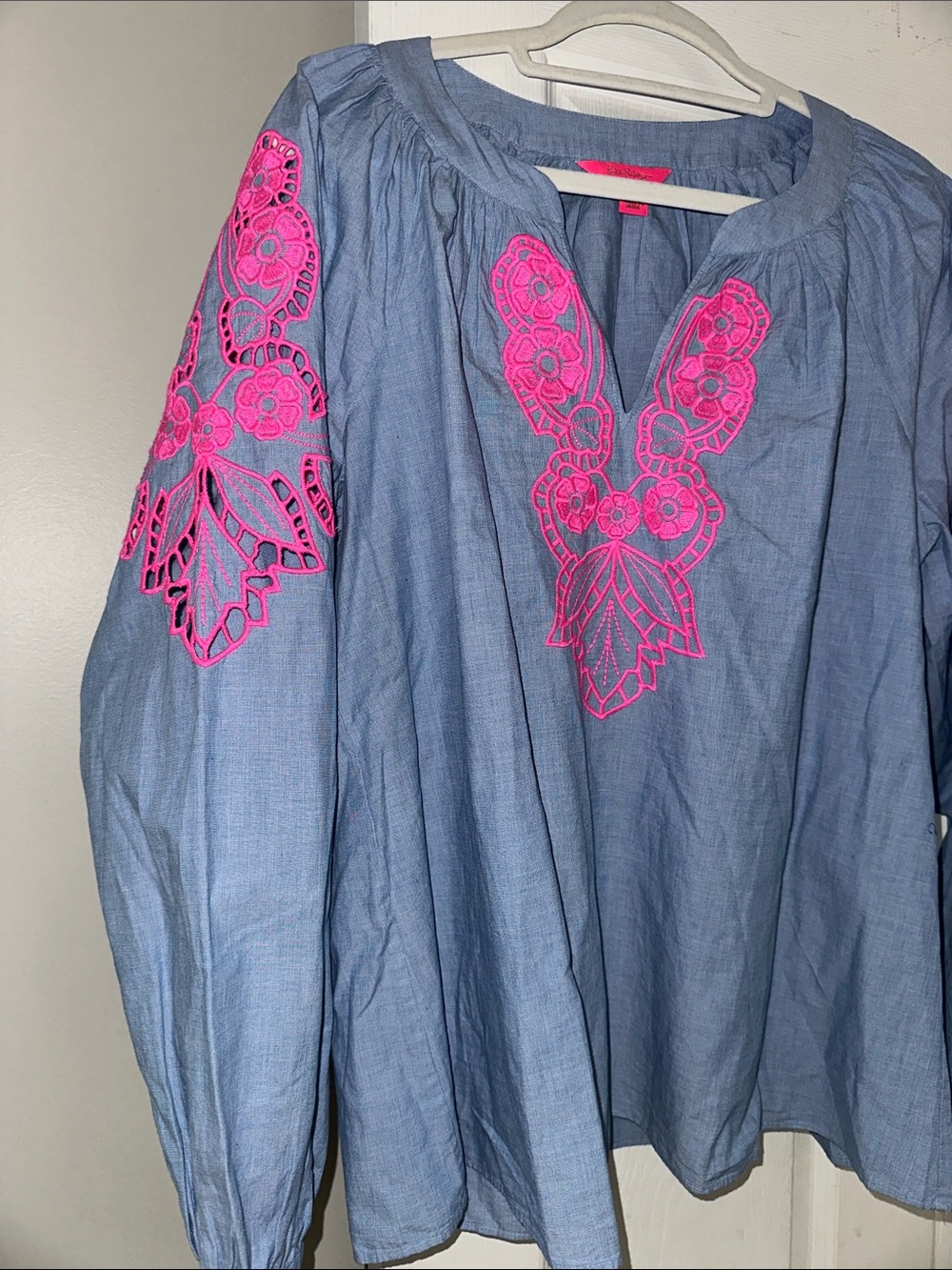 Wore once! Lilly Pulitzer Amabella Top w/ Hot Pink Embroidery - Picture 4 of 4